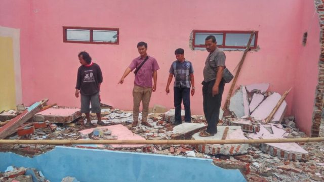 balaidesa rowoyoso runtuh