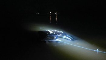 mobil cemplung di boom