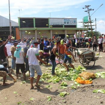 protes pasar buah pemalang