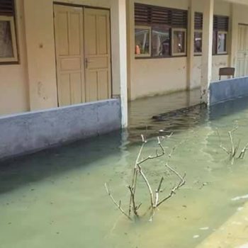sekolah terendam banjir
