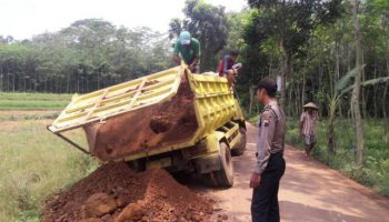 truk nyungsep di kedungkebo