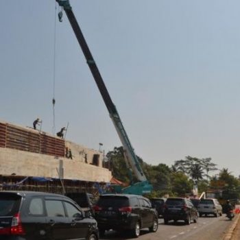 grider-yang-nantinya-akan-dipasang-di-flyover-kandeman-batang_20170523_164846
