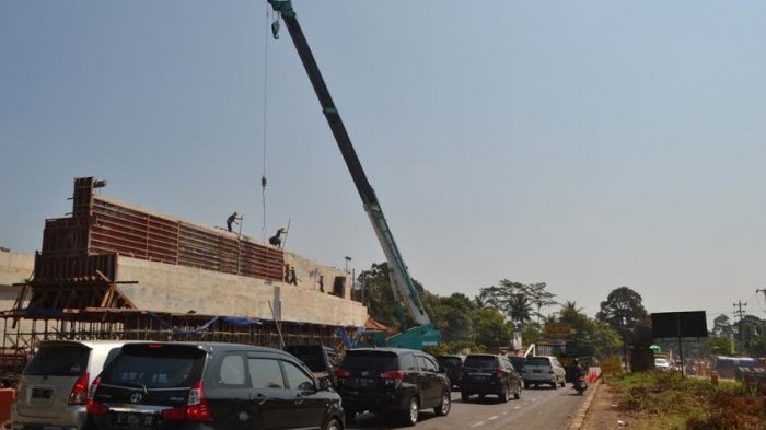 grider-yang-nantinya-akan-dipasang-di-flyover-kandeman-batang_20170523_164846