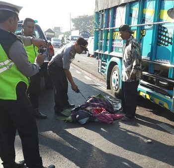 pelajar smp terlindas truk