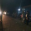 blokir jalan karangdadap