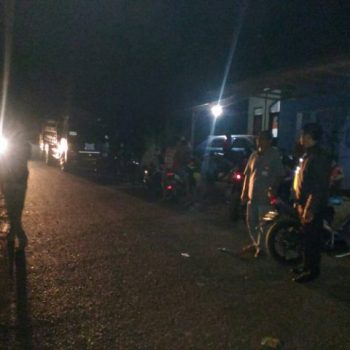blokir jalan karangdadap