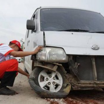 grandmax tabrak batu