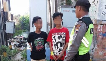 ngamen di lampu merah