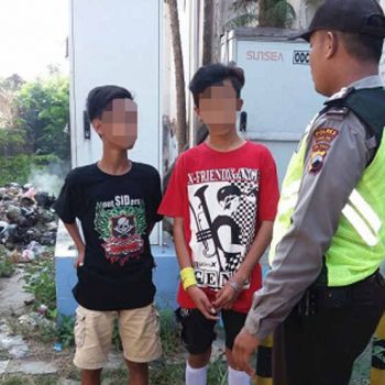 ngamen di lampu merah