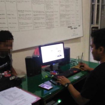 nyolong hp di santa maria