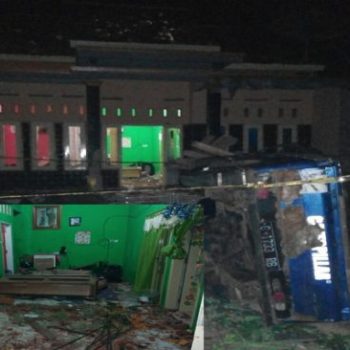 rumah dirusak tetangga