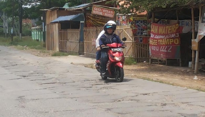 jalan bebelan rusak_foto poskota