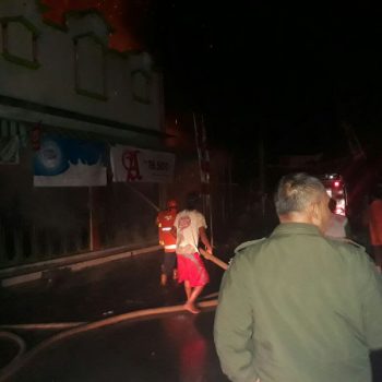 toko kelontong terbakar