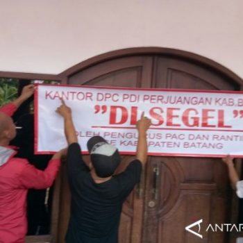 kantor pdi disegel