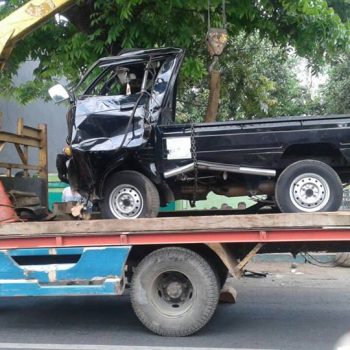 ngantuk tabrak pohon