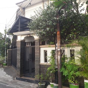 tewas terbungkus bed cover