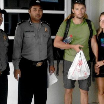 turis kehabisan ongkos