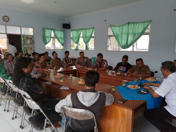 audiensi tambang di doro
