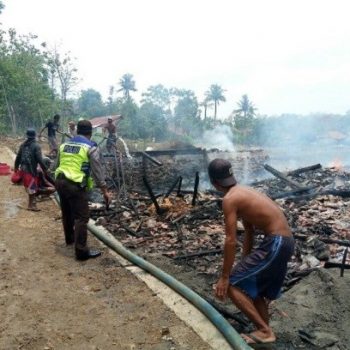 rumah ludesa terbakar