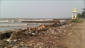 sampah pantai widuri