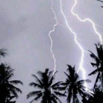 ilustrasi tersambar petir