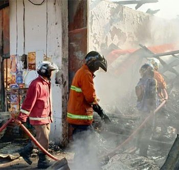 Toko-Makanan-Terbakar