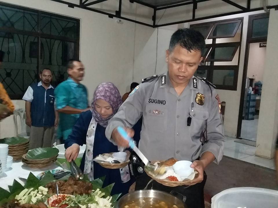 buka bersama di gereja santo lukas