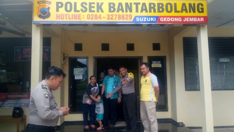 tertinggal di bus