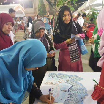 Pengunjung Paviliun Indonesia di Melayu Day @Yala © Sumber: Universitas Muhammadiyah Sumatera Utara