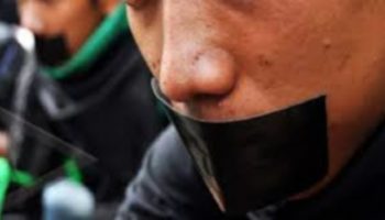 ilustrasi aksi tutup mulut