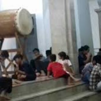ilustrasi takbiran di masjid